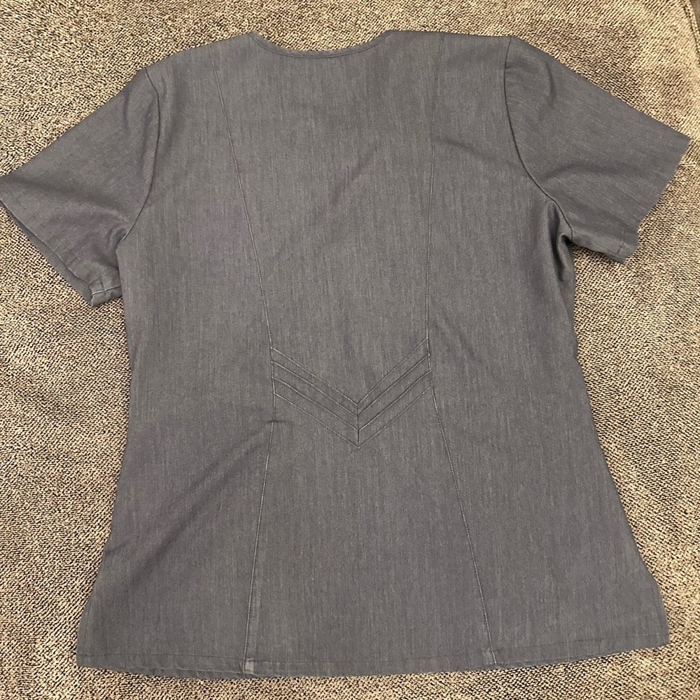Figs gray scrub top Size medium - Picture 2 of 5